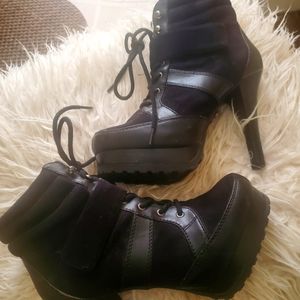 Jennifer Lopez Stiletto Lace Boots 👢